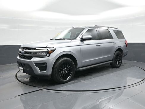 Used 2024 Ford Expedition XLT image 17