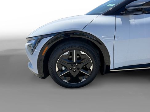 New 2026 Kia EV6 Wind RWD image 9