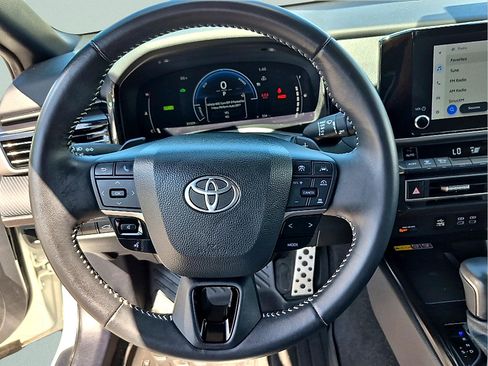 Used 2025 Toyota Camry SE AWD/4WD image 11