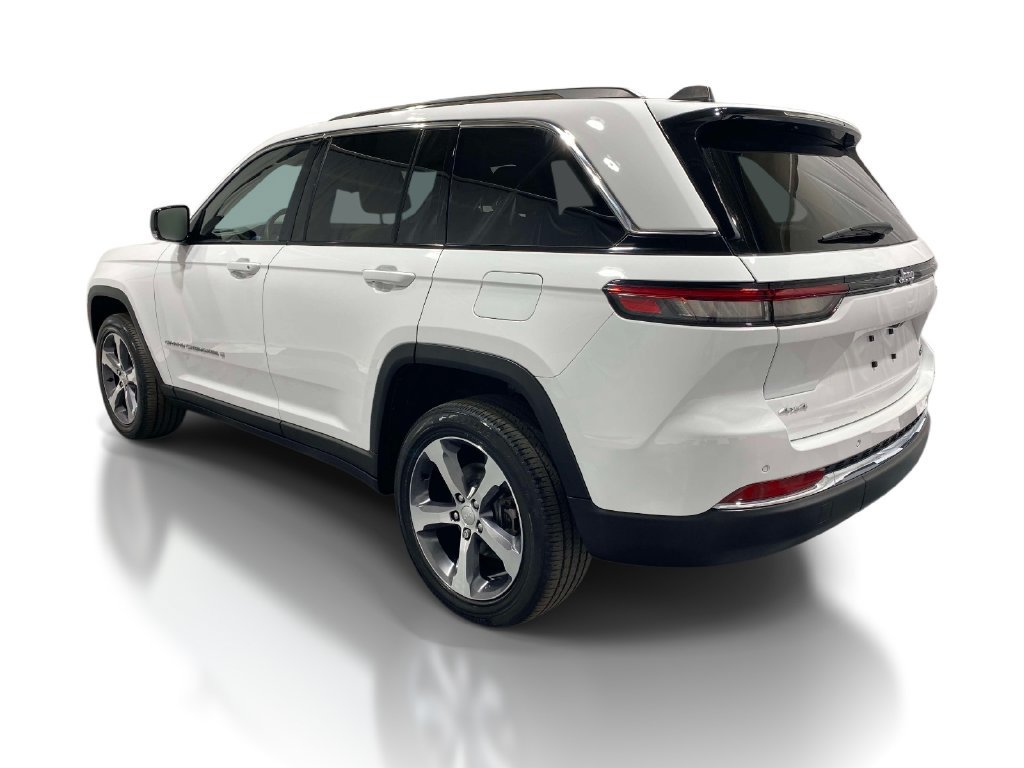 Used 2023 Jeep Grand Cherokee Limited AWD/4WD image 2