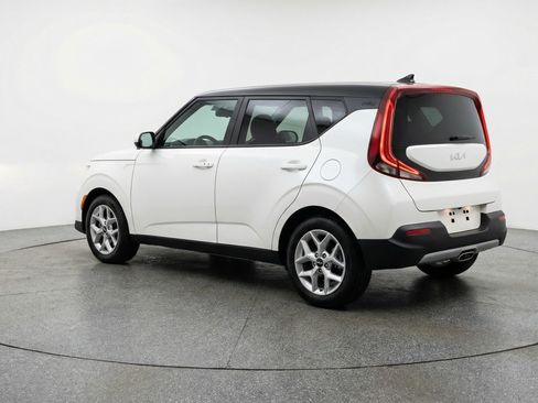 Used 2025 Kia Soul LX w/ LX Technology Package image 6
