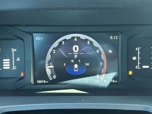 Used 2025 Toyota Tacoma SR5 AWD/4WD image 2
