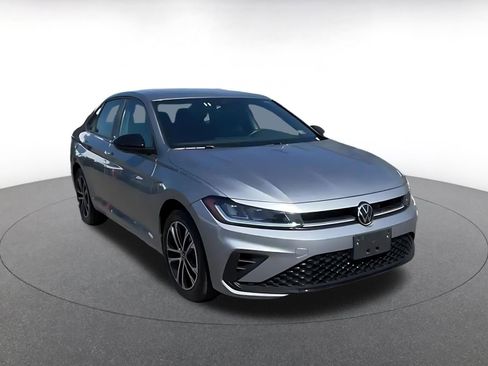 Used 2025 Volkswagen Jetta Sport image 3