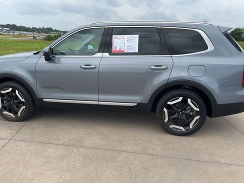Used 2025 Kia Telluride S FWD image 6