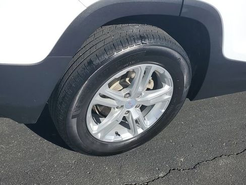 Certified 2023 GMC Terrain SLE w/ Driver Convenience Package image 5