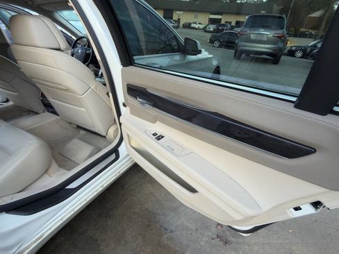 Used 2009 BMW 750Li image 40