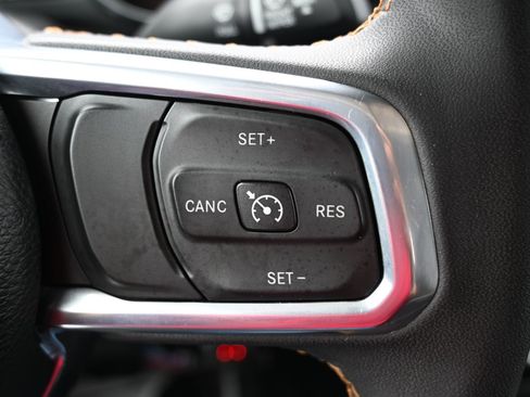 Used 2023 Jeep Gladiator Overland image 11