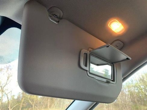 Used 2023 Nissan Rogue SV image 34