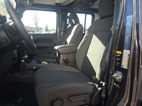 New 2026 Jeep Gladiator Sport image 9