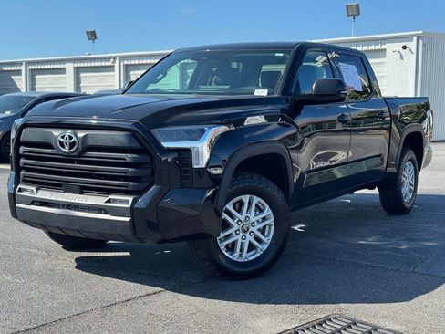 Used 2023 Toyota Tundra SR5 w/ SR5 Premium Package AWD/4WD image 6