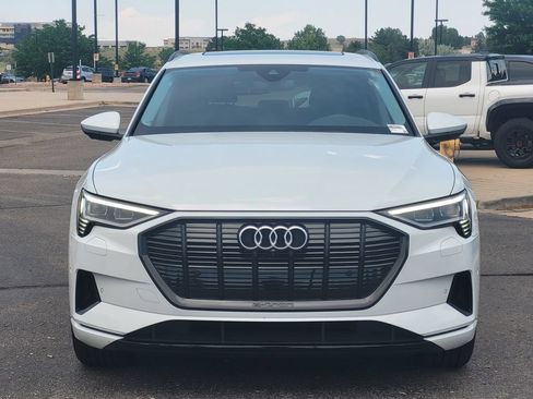Used 2022 Audi e-tron Premium AWD/4WD image 9
