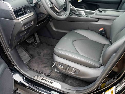 New 2026 Toyota Grand Highlander FWD image 10