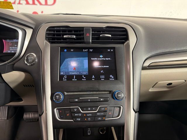 Used 2017 Ford Fusion SE w/ Fusion SE Technology Package FWD image 22