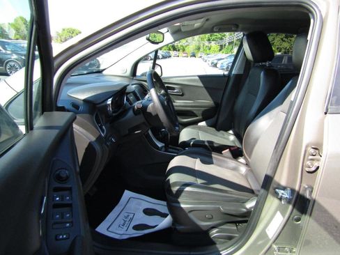 Used 2021 Chevrolet Trax LT image 16