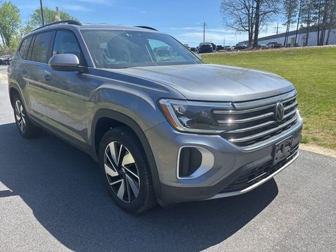 Used 2025 Volkswagen Atlas SE image 3