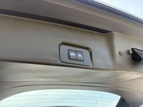 Used 2025 Nissan Rogue SV AWD/4WD image 23