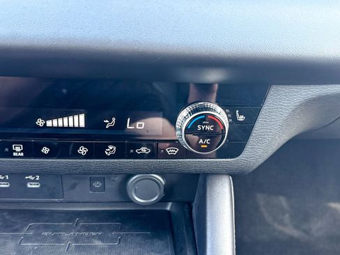 Used 2025 Mitsubishi Outlander SE image 35