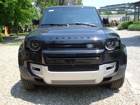 New 2025 Land Rover Defender 110 S image 13