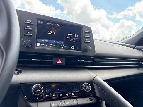 Used 2025 Hyundai Elantra Sport FWD image 13