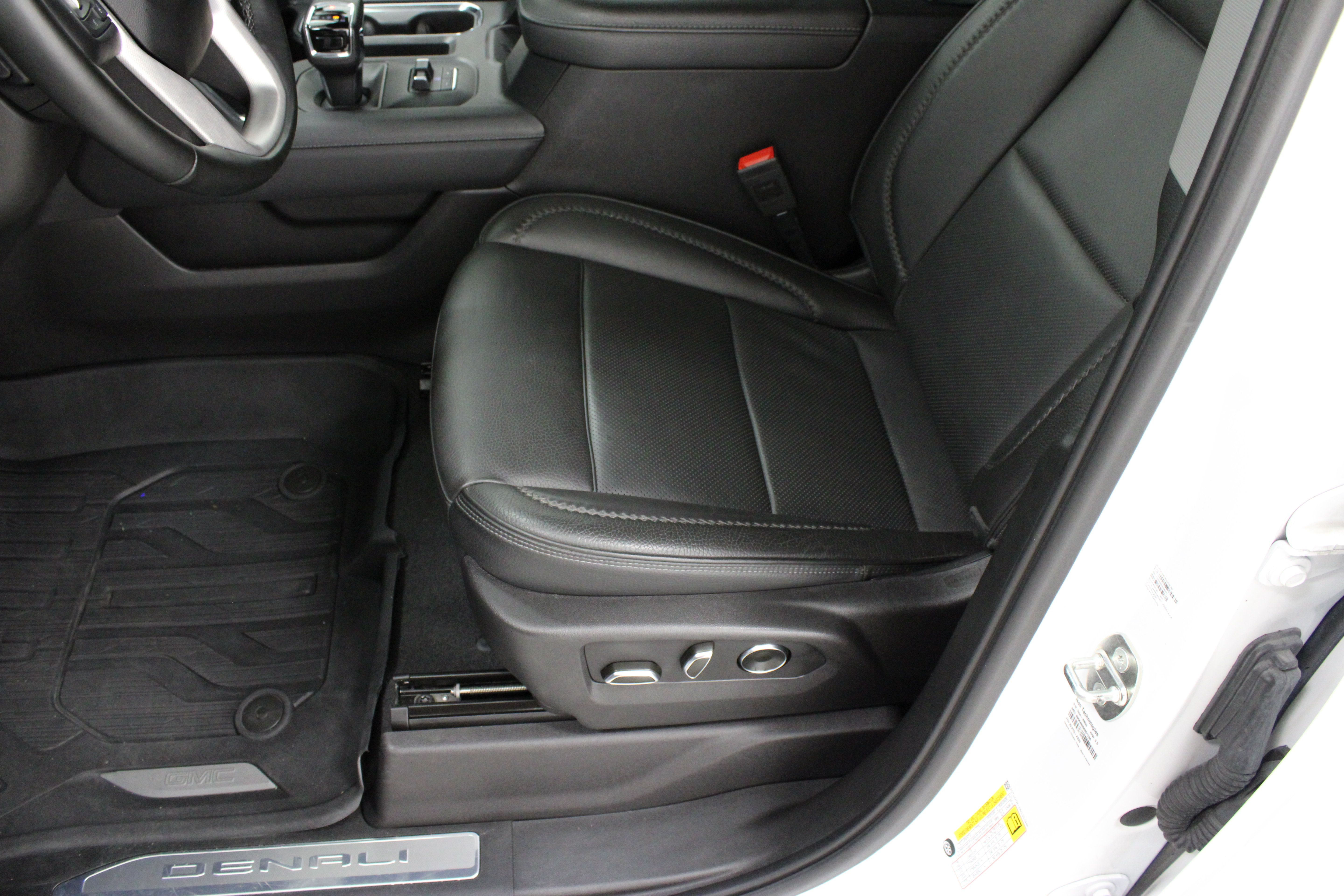 Used 2024 GMC Sierra 1500 Denali AWD/4WD image 18