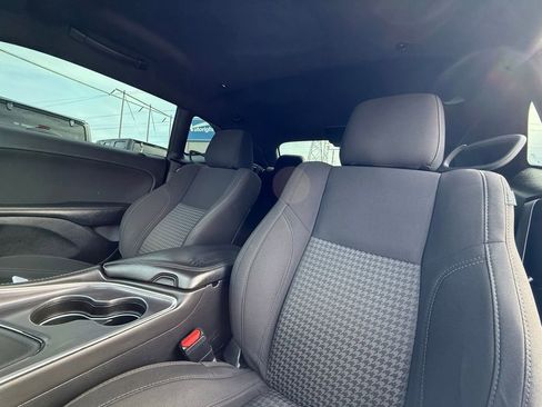 Used 2018 Dodge Challenger SXT RWD image 13