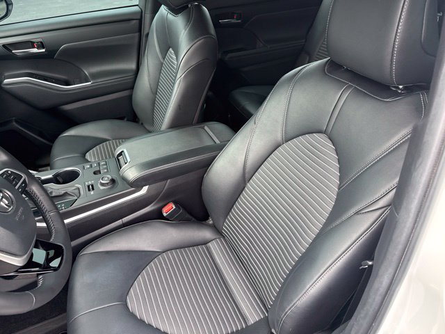 Used 2024 Toyota Highlander XSE AWD/4WD image 25