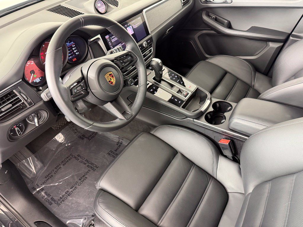 Certified 2023 Porsche Macan GTS AWD/4WD image 4