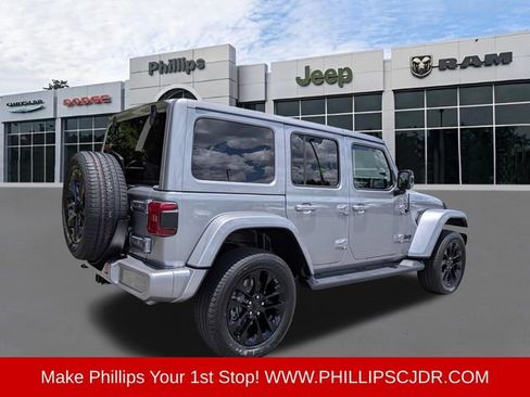 Used 2021 Jeep Wrangler Unlimited Sahara AWD/4WD image 3