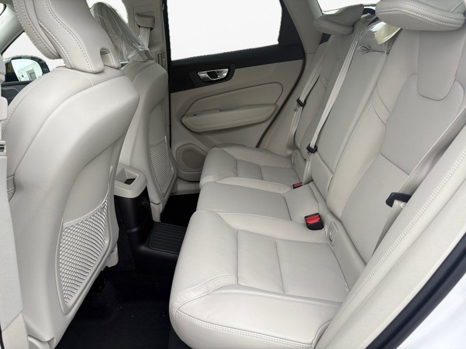 New 2026 Volvo XC60 T8 Ultra w/ Protection Package Premier AWD/4WD image 13