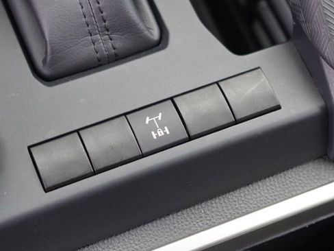 Certified 2025 Toyota Tacoma TRD Off-Road image 40