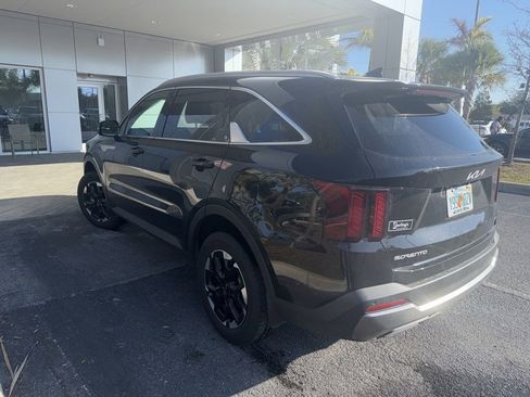 Used 2025 Kia Sorento S image 12