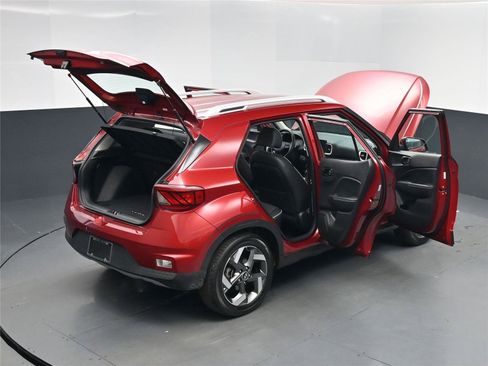 Used 2024 Hyundai Venue Limited image 28