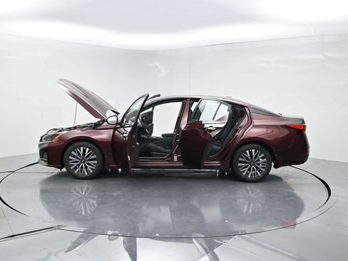 Used 2024 Nissan Altima 2.5 SV FWD image 28