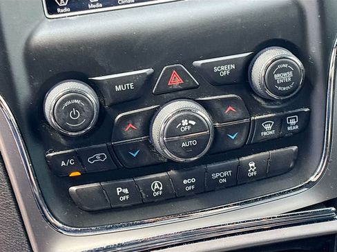 Used 2018 Jeep Grand Cherokee Laredo AWD/4WD image 16