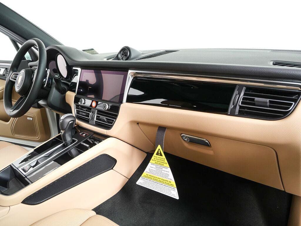 Certified 2026 Porsche Macan AWD/4WD image 25