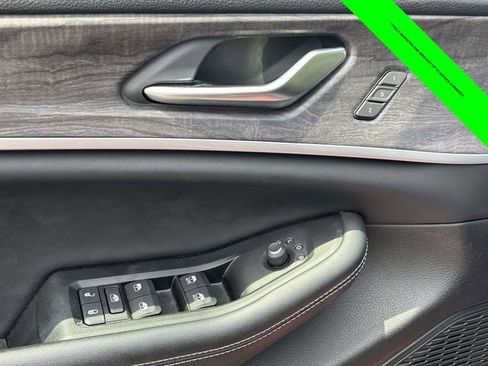 Used 2023 Jeep Grand Cherokee Limited AWD/4WD image 10