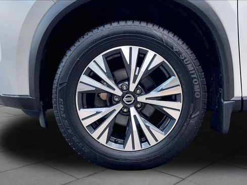 Used 2021 Nissan Rogue SV w/ Premium Package AWD/4WD image 11