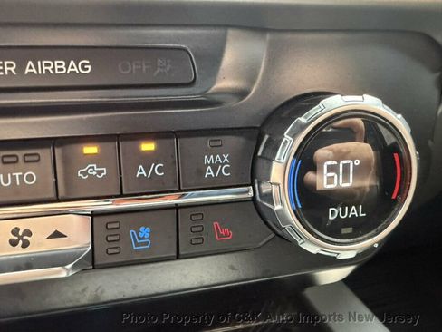 Used 2022 Ford F350 Platinum w/ FX4 Off-Road Package AWD/4WD image 32