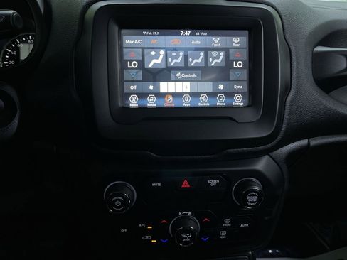 Used 2019 Jeep Renegade Trailhawk image 22