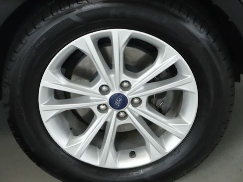 Used 2017 Ford Escape SE w/ Equipment Group 201A FWD image 10