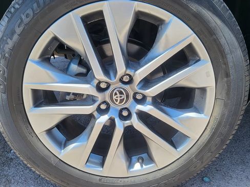 Used 2022 Toyota RAV4 XLE Premium AWD/4WD image 18