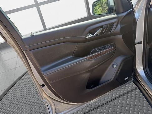 Used 2023 GMC Acadia Denali AWD/4WD image 39