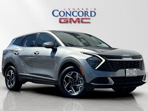 Used 2024 Kia Sportage LX AWD/4WD image 2