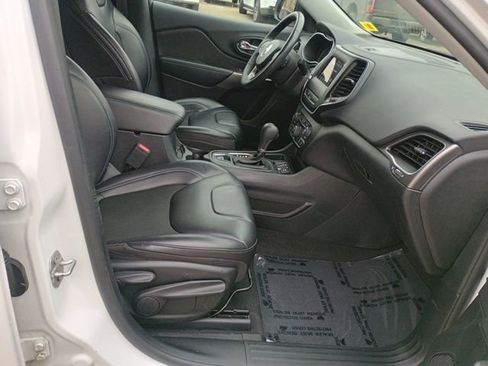 Used 2020 Jeep Cherokee Latitude Plus image 14