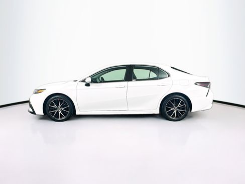 Used 2024 Toyota Camry SE FWD image 4