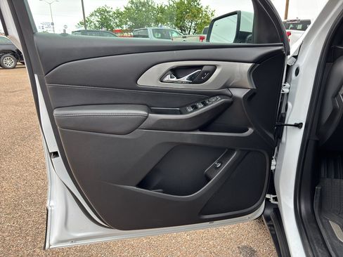 Used 2023 Chevrolet Traverse LT FWD image 15