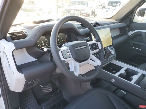 Used 2026 Land Rover Defender 110 X-Dynamic SE image 15