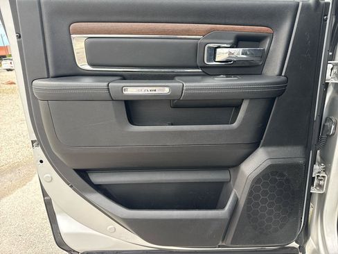 Used 2017 RAM 1500 Laramie RWD image 30