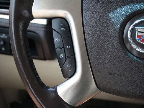 Used 2010 Cadillac Escalade ESV Platinum AWD/4WD image 29