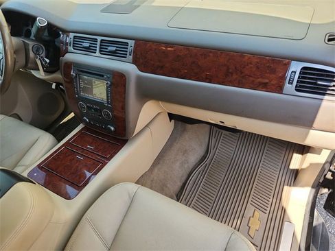 Certified 2013 Chevrolet Suburban LTZ image 28